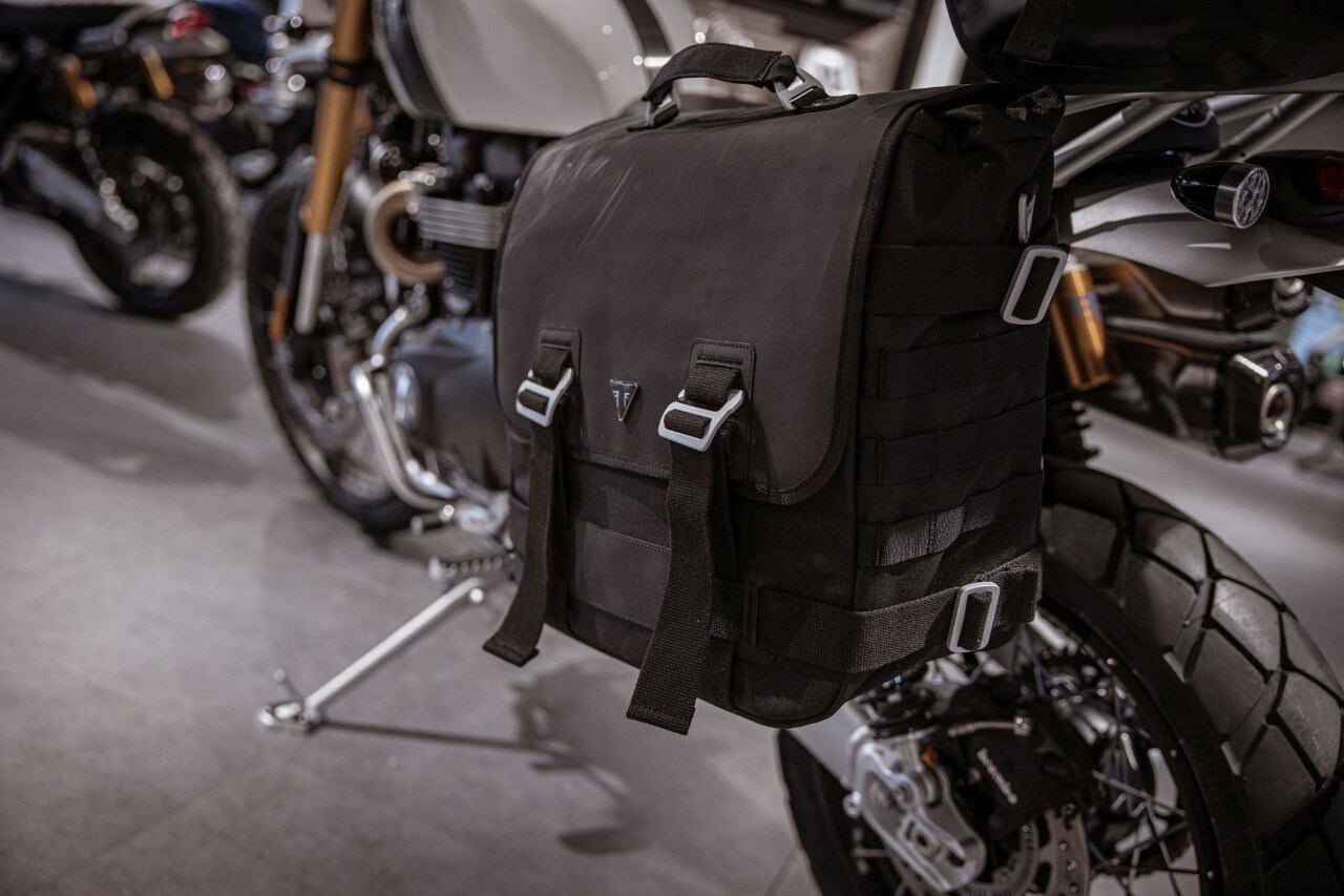 Borsa laterale in tessuto e kit di montaggio: euro 362,00